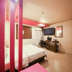 Amor Hotel